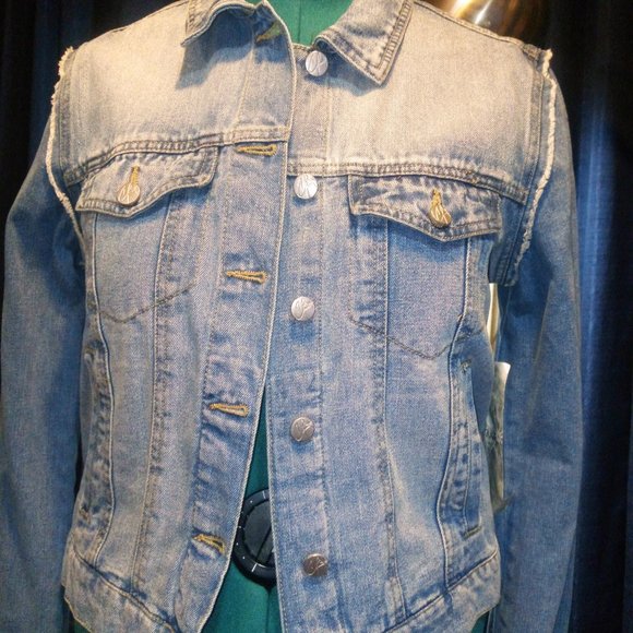 NWT Crave Fame Denim Jacket with Raw Edge Detail Sz L - Picture 14 of 15